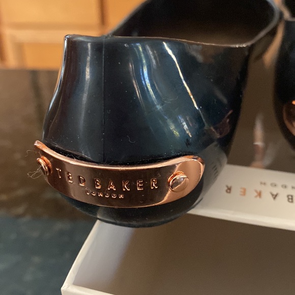 ❤️TED BAKER good as new with Box White Bow flats in rose gold square hardware. - Picture 6 of 8